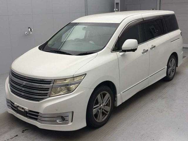 NISSAN ELGRAND — фото