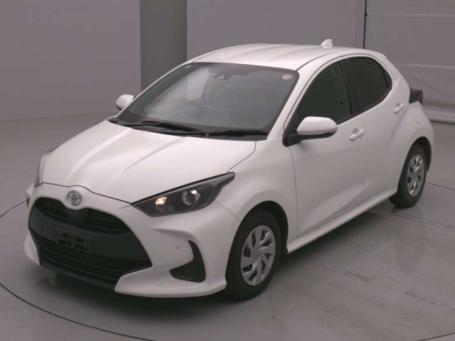 TOYOTA YARIS — фото