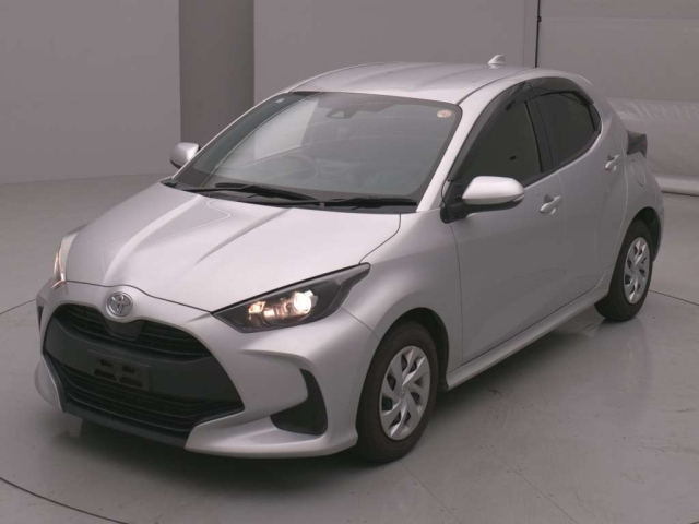 TOYOTA YARIS — фото
