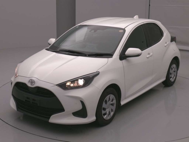 TOYOTA YARIS — фото