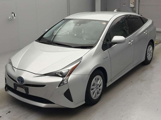 TOYOTA PRIUS — фото