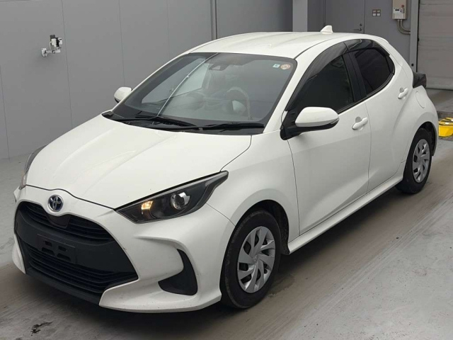 TOYOTA YARIS — фото
