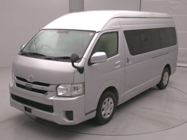 TOYOTA HIACE — фото