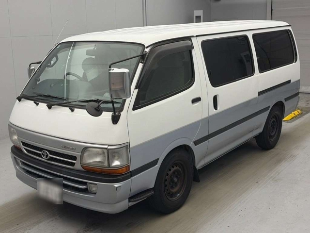 TOYOTA HIACE — фото