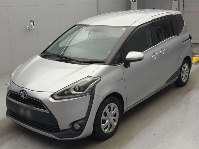 TOYOTA SIENTA — фото