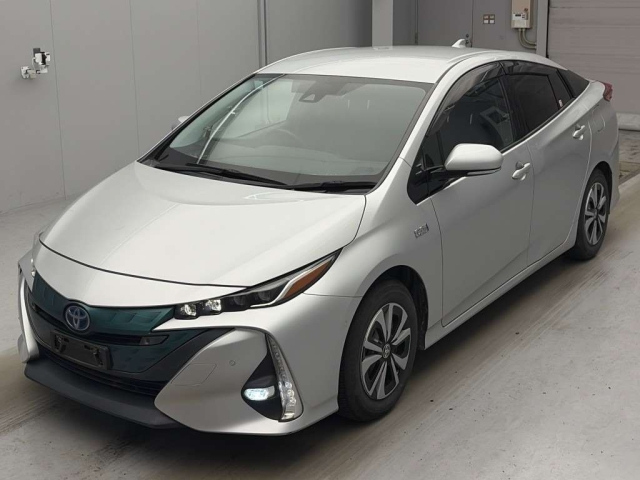TOYOTA PRIUS — фото