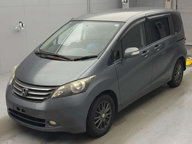HONDA FREED — фото