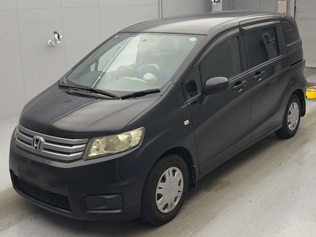 HONDA FREED — фото