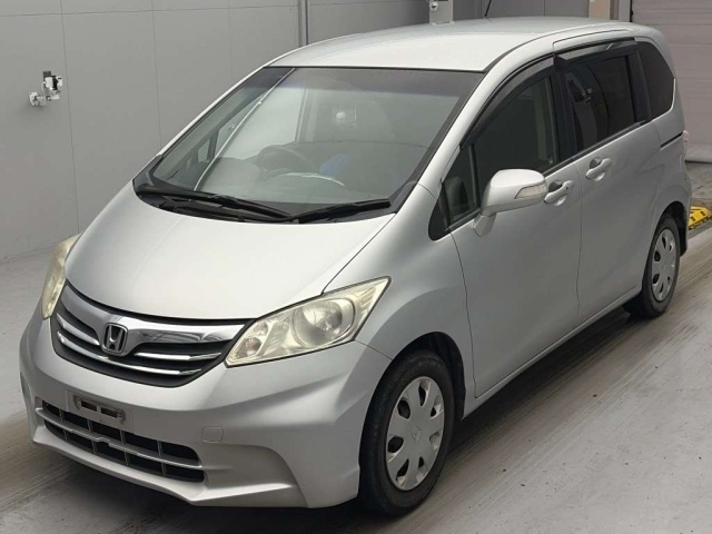 HONDA FREED — фото