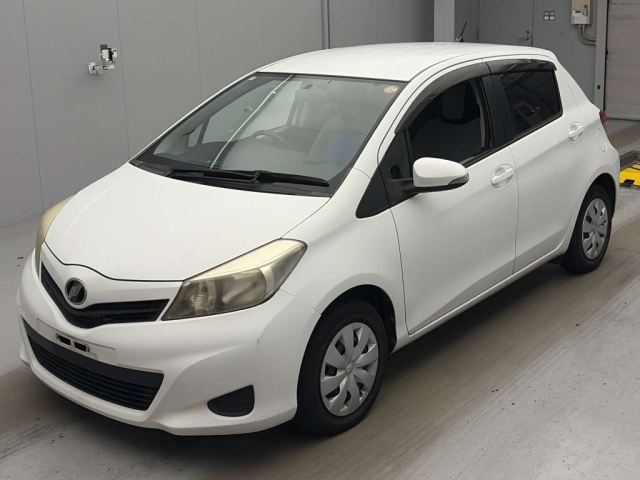 TOYOTA VITZ — фото
