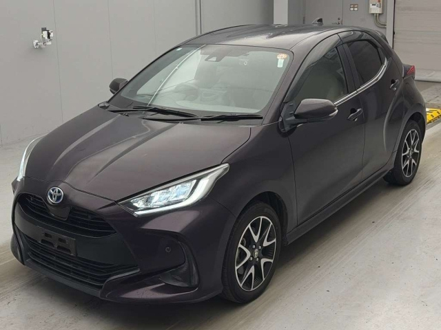 TOYOTA YARIS — фото
