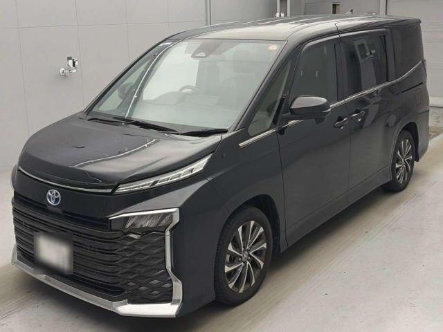 TOYOTA VOXY — фото