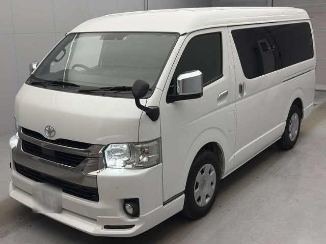 TOYOTA HIACE — фото