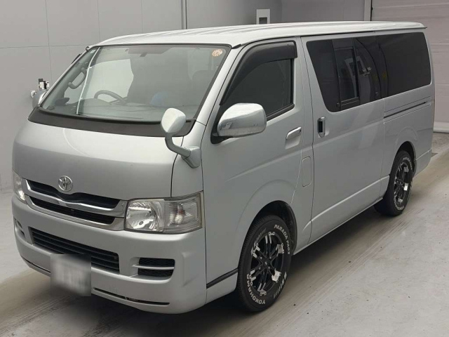 TOYOTA HIACE — фото