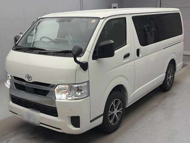 TOYOTA HIACE — фото