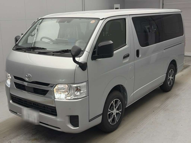 TOYOTA HIACE — фото