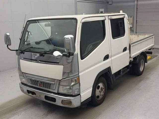 MITSUBISHI CANTER — фото