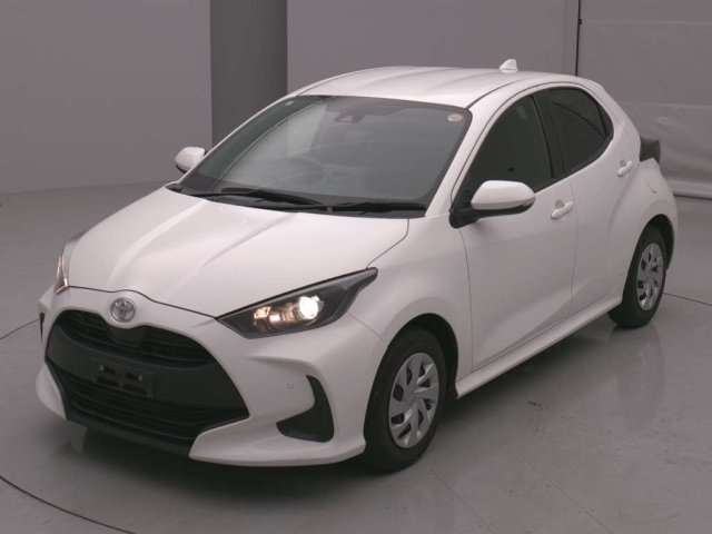 TOYOTA YARIS — фото