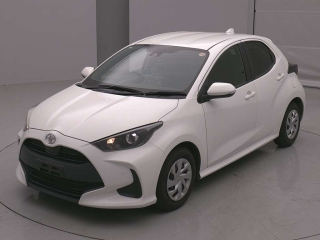 TOYOTA YARIS — фото