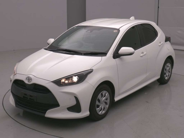 TOYOTA YARIS — фото