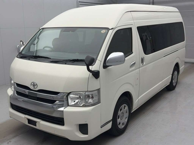 TOYOTA HIACE — фото