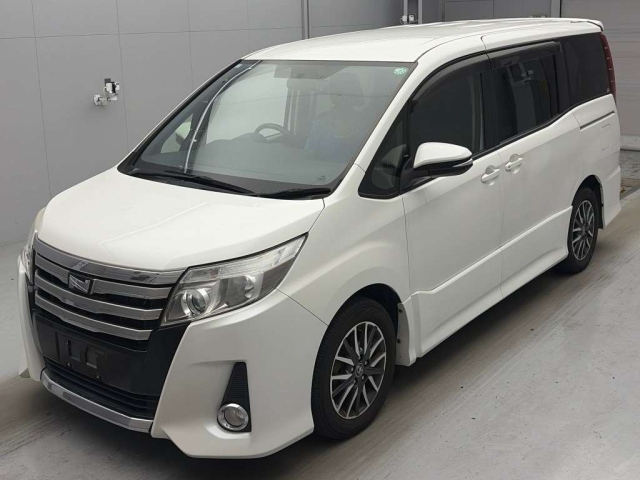 TOYOTA NOAH — фото