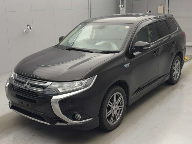 MITSUBISHI OUTLANDER — фото
