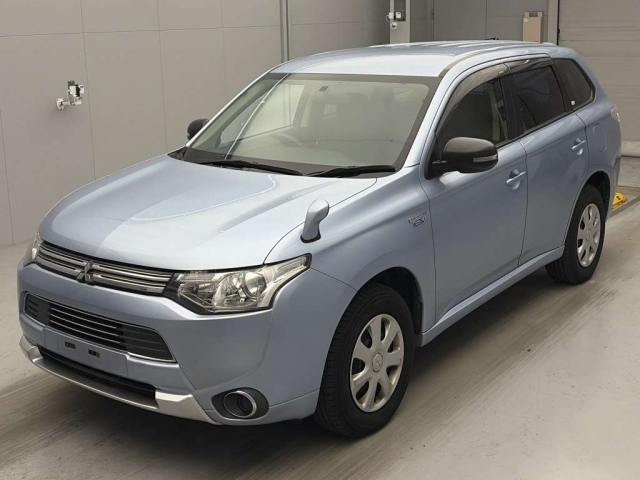 MITSUBISHI OUTLANDER — фото