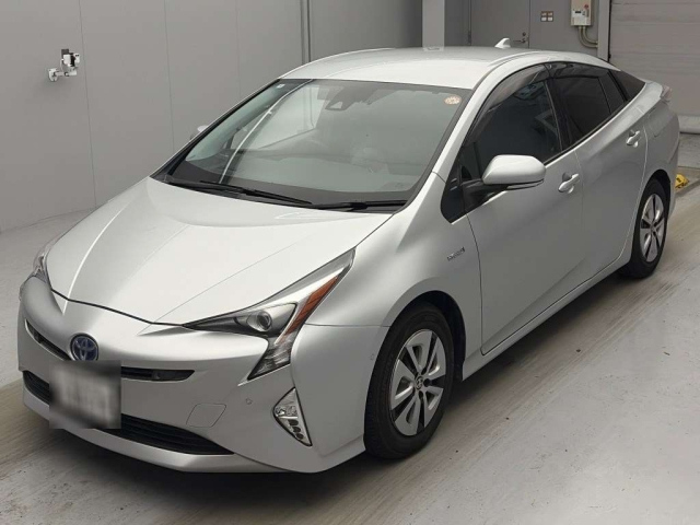 TOYOTA PRIUS — фото