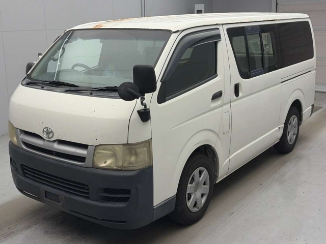 TOYOTA HIACE — фото