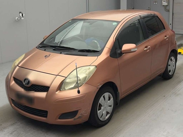 TOYOTA VITZ — фото