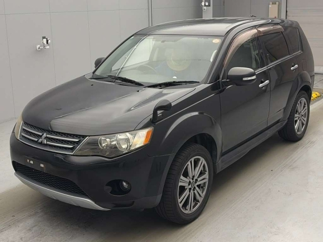 MITSUBISHI OUTLANDER — фото