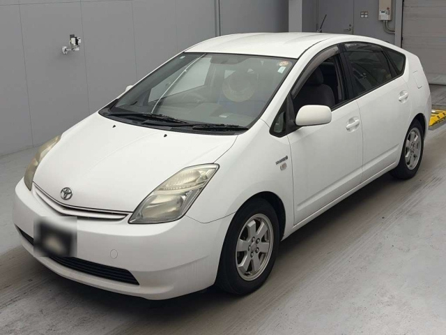 TOYOTA PRIUS — фото