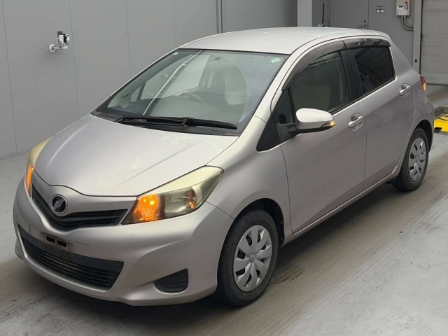TOYOTA VITZ — фото