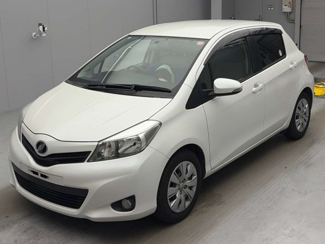 TOYOTA VITZ — фото
