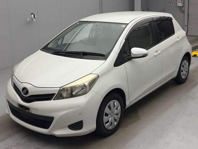 TOYOTA VITZ — фото