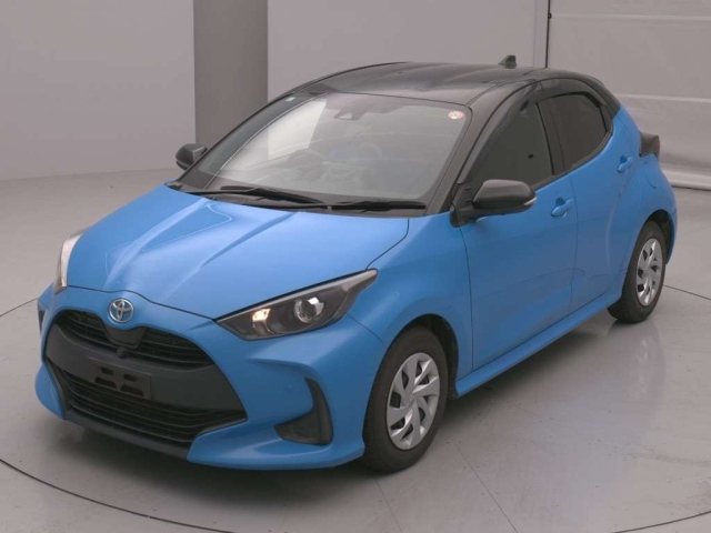 TOYOTA YARIS — фото