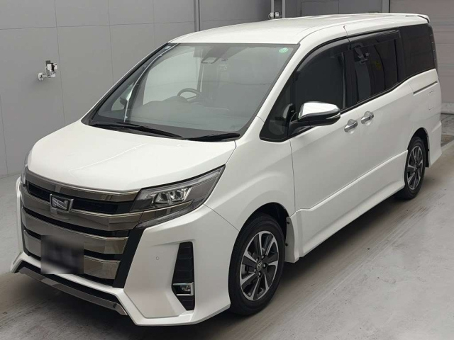 TOYOTA NOAH — фото