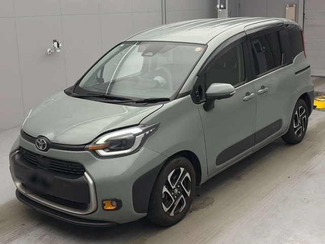 TOYOTA SIENTA — фото