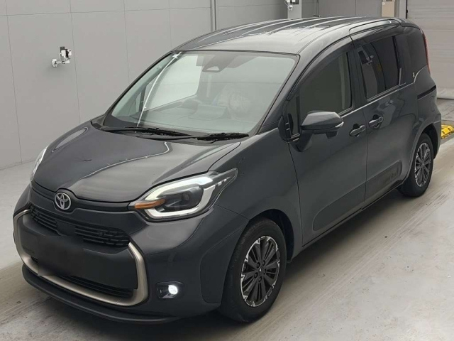 TOYOTA SIENTA — фото