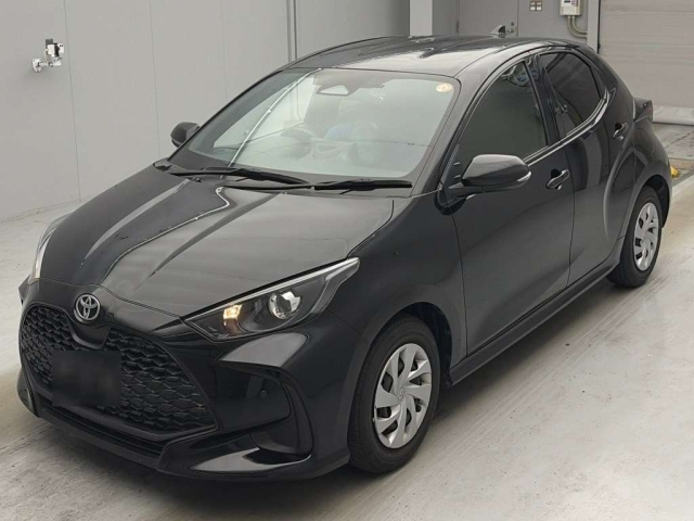TOYOTA YARIS — фото