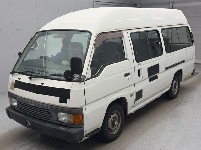 NISSAN CARAVAN — фото