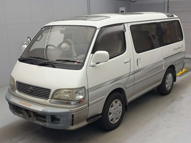 TOYOTA HIACE — фото