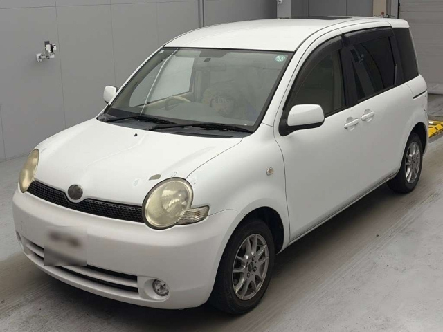 TOYOTA SIENTA — фото