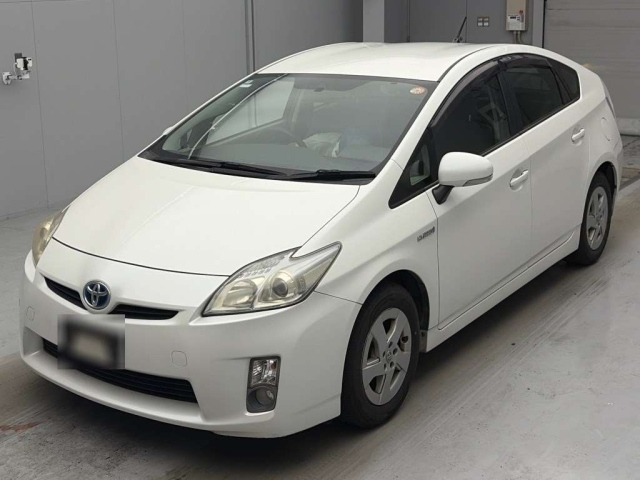 TOYOTA PRIUS — фото