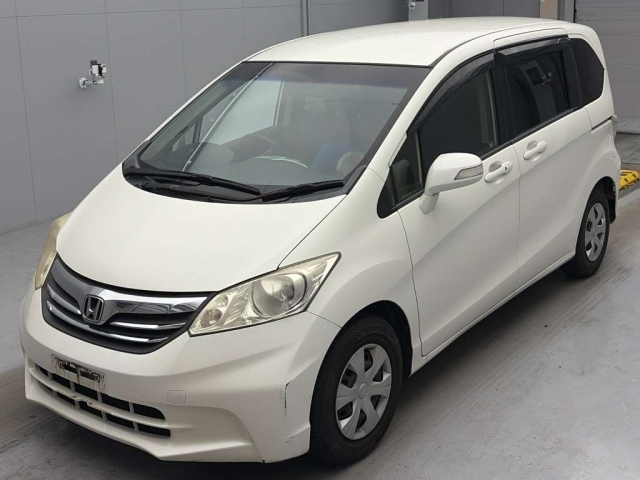 HONDA FREED — фото