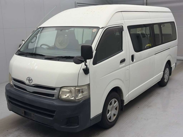 TOYOTA HIACE — фото