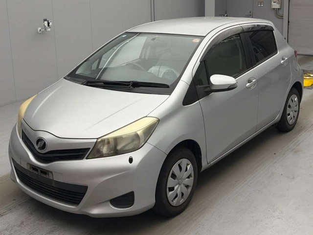 TOYOTA VITZ — фото