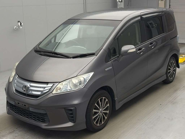 HONDA FREED — фото