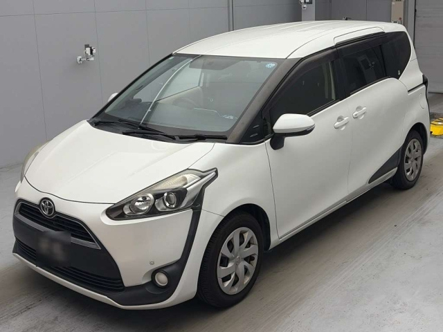 TOYOTA SIENTA — фото
